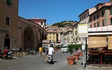 Romantický ostrov Elba a Toskánsko 2022 - Itálie - Elba - Portoferraio, náměstí Cavour v historickém centru města