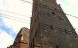 Bologna - Itálie - Bologna - Torri degli Asinelli, poslední zbytek rodových věží z 12. a 13.století