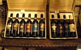 Pěšky po kraji Toskánsko a údolí UNESCO Val d'Orcia 2022 - tálie - Toskánsko - Montepulciano, zdejší vynikají vína oblasti Chianti mají chuť slunce i nebe
