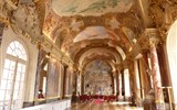 Gaskoňsko, zelené srdce Francie a kanál du Midi 2023 - Francie - Gaskoňsko - Toulouse, Capitole, Dlouhý sál, dnes se zde konají svatby, malby z 19.stol.
