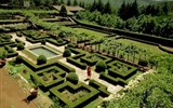 Gurmánské Toskánsko a oblast Chianti 2023 - Itálie - Toskánsko - Badia a Coltibuono, klášterní zahrada plynule přechází do renesanční vilové zahrady