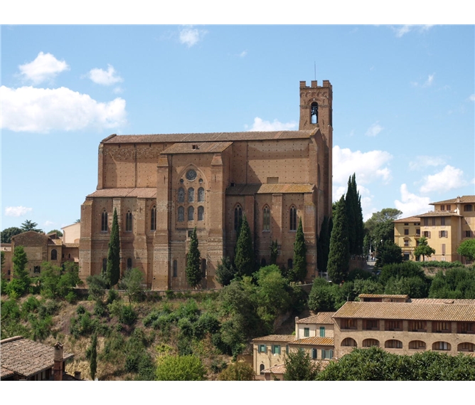 Gurmánské Toskánsko a oblast Chianti 2022 - Itálie - Toskánsko - Siena, bazilika San Domenico, stavba zahájena 1226, rozšířena ve 14.století