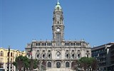 Porto, víno, památky a řeka Douro 2023 - Portugalsko - Porto -Avenida dos Aliados, radnice
