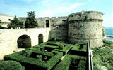 Jižní Itálie - Itálie - Kalábrie a Apulie - Tarent, hrad St.Angelo, dlouho vězení, dnes námořní kasárna