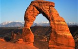 Národní parky a zahrady - USA - USA - Národní park Arches, větrem vypreparované oblouky z rudého pískovce