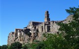 Pitigliano - Itálie - Lazio - Pitigliano, středověké město na vysokém skalním ostrohu