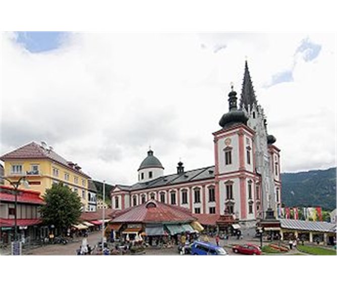 Štýrské hory a Vídeň - Rakousko - Štýrsko - Mariazell, původní gotický kostel ze 14.stol přestav. barokně 1644-83
