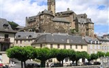 Jižní Francie, zahrady, víno, gastronomie a UNESCO - Francie - Estaing, hrad - dnes ženský klášter