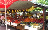 Slovinsko - Slovinsko - Julské Alpy - Lublaň, Vodnikov trg, bohatý výběr zeleniny a ovoce