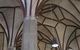 Pohádkové Dolomity 2024 - Itálie - Bolzano - sklípková klenba v katedrále