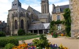 Bretaň - Šutry, šutry, šutry (slovo průvodce) - Francie - Bretaň - La Guerche de Bretagne, bazilika