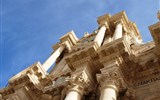 Sicílie - Itálie - Sicílie - Syrakusy, detail fasády katedrály