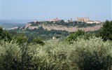 Toskánsko - Itálie - Toskánsko - Orvieto uprostřed vinic a olivovníků
