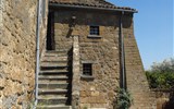 Toskánsko - Itálie - Civita di Bagnoregio, kouzlo prastarých uliček a kamenných domů