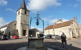Beaujolais a Burgundsko, kláštery a slavnost vína 2023 - Francie - Beaujolais - Vosne-Romanée, centrum městečka obklopeného vinicemi které dávají nejdražší víno světa