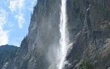 Turistika ve Švýcarsku pod Jungfrau-Eiger - Švýcarsko - vodopády Staubbach s výškou přes 300 metrů