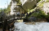Podzim v Alpách: Solná komora, Dachstein, Mrtvé hory - Rakousko - Silberkahrklamm, vodopády v úzké soutěsce jsou hezkým zážitkem