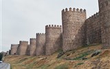 Královský Madrid, Toledo, perly Kastilie a poklady UNESCO na jaře 2023 - Španělsko - Kastilie - Ávila, hradby z 11.-14.století, přes 2 km dlouhé, 88 půlkruhových věží