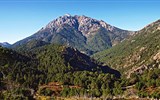 Vizzavona - Francie - Korsika - Vizzavona a nad ní vrchol Monte d´Oro