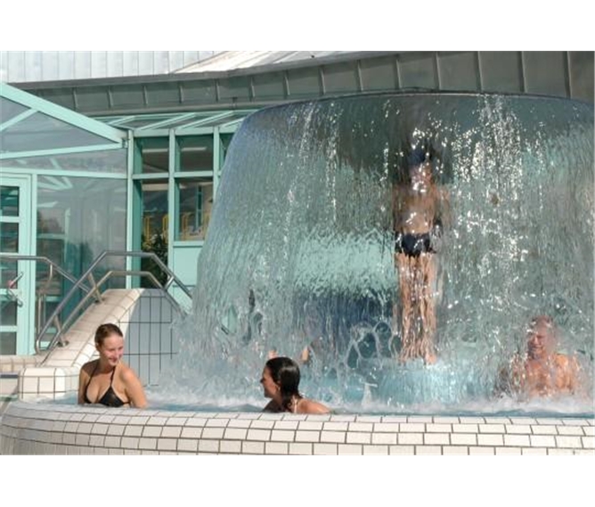 Adventní Amberg s koupáním - Německo - Amberg - aquapark s vodou teplou 28 stupňů