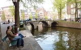 Holandsko, zajímavosti pro turisty - Holandsko 240 - Amsterdam - chvilka oddychu u grachtu