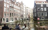 Holandsko, Velikonoce v zemi tulipánů s ubytováním v Rotterdamu 2023 - Holandsko - Amsterdam - posezení u grachtu
