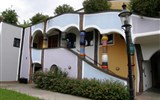 Bad Blumau, Hundertwasserovy lázně - Rakousko - Štýrsko - Bad Blumau, Hundertwasser neměl rád rovné plochy a přímky