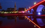 Regensburg - Německo - Regensburg - slavnostně osvícený Starý most