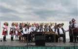 Maďarské slavnosti - Maďarsko - Hollókö - folklórní vystoupení jsou součástí oslavy svátků Jara