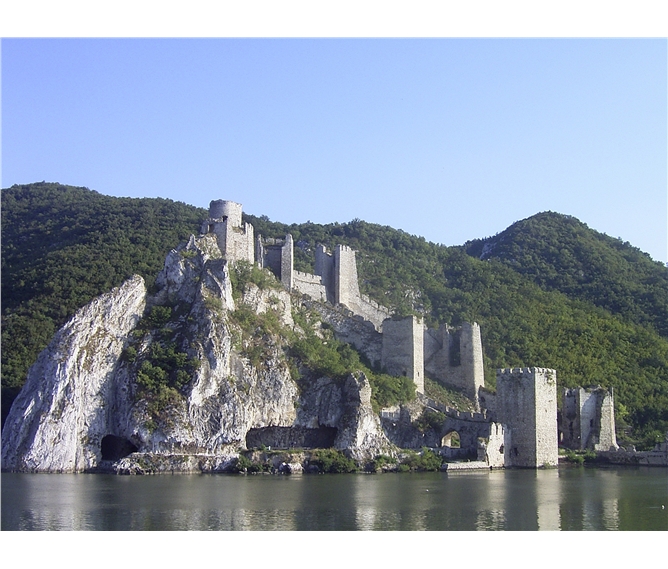 Za Čechy do Banátu a Bělehrad - Srbsko - středověký hrad Golubac nad Dunajem