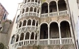 Benátky - Itálie - Benátky - Palazzo Contarini del Bovolo, benátská gotika z konce 15.století s renes.prvky