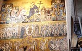 Torcello - Itálie - Benátky - Torcello, mozaika Posledního soudu, dole andělé váží duše, nahoře Kristus a P-Maria a Jan Křtitel