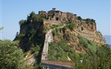 Civita di Bagnoregio - Itálie - Lazio - Civita di Bagnoregio, za Etrusků žádné problémy s erozí nebyly, pak přišel středověk