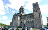 Sopky Auvergne, regionální přírodní park - Francie - Auvergne - Saint Nectaire, postaven mnichy z La Chaise-Dieu z šedého trachytu