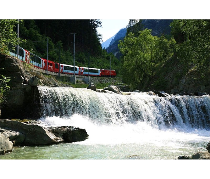 Švýcarsko, železniční dobrodružství 2022 - Švýcarsko - Glacier express