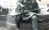 Štýr - Rakousko - Steyr,  detail památníku J.Werndla, který zbohatl na vynálezu Karla Holuba ze Stradonic (zadovka)