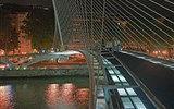 Baskicko, Bilbao a San Sebastián,koupání v Atlantiku - Španělsko - Bilbao - hypermoderní most pro pěší Zubizuri