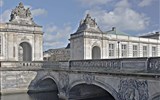 Dánsko, Kodaň, ráj ostrovů a gurmánů 2021 - Dánsko - Kodaň - Christiansborg - most a rokokové pavilony z roku 1744