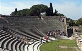 Řím, Vatikán, Orvieto, po stopách Etrusků letecky 2023 - Itálie - okolí Říma - Ostia Antica - římské divadlo