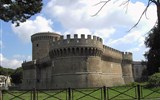 Ostia Antica - Itálie - okolí Říma - Ostia Antica - středověký hrad