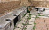 Ostia Antica - Itálie - okolí Říma - Ostia Antica - veřejné záchodky