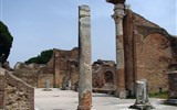 Ostia Antica - Itálie - Ostia Antica - vykopávky části veřejných lázní (lapidárium)