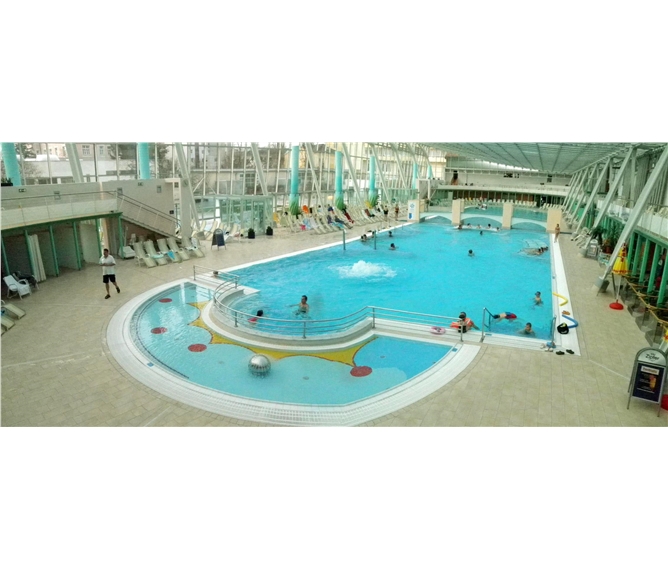 Vídeň, čerti a císařské lázně - Rakousko - Baden_ Römertherme_ sirná termální voda