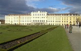 Zahrady zámku Schönbrunn - Rakousko - Schonbrunn - císařský zámek vytvořil Fischer z Erlachu, zámek má 12440 místností