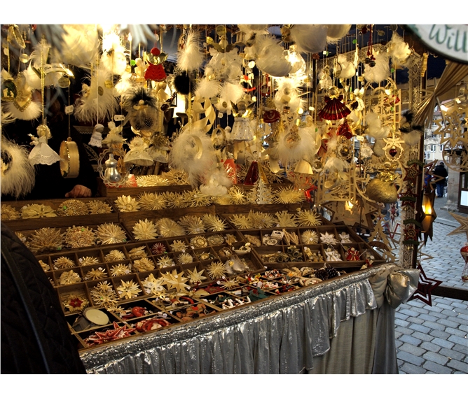 Advent ve středověkých městech Bavorska, zdobené kašny a Norimberk - Německo - Norimberk - bohatá nabídka na Christkindlesmarktu