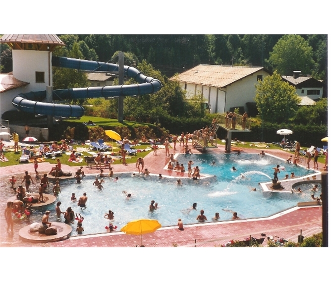 Skalní termální lázně Bad Gastein - Rakousko - Bad Gastein - Felsentherme, termální voda 32 ° C teplá se zvýšeným obsahem radonu