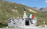 Passo Tonale - ráj pod ledovcem s kartou 2022 - Itálie - Passo Tonale - památník padlým z 1.sv.války
