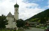 Rakousko-švýcarské pomezí Alp s kartou - Rakousko - Bartholomäberg - barokní kostel sv.Bartoloměje