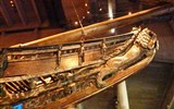 Stockholm a Helsinky letecky i lodí - Švédsko - čelní vyřezávaná socha na čelenu, loď dokončena 1628, potopila se po uplutí několika set metrů