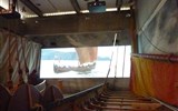 Roskilde - Dánsko - Roskilde, v muzeu vikingských lodí můžete vidět film o vikingských plavbách a sedíte na palubě vikigské lodi